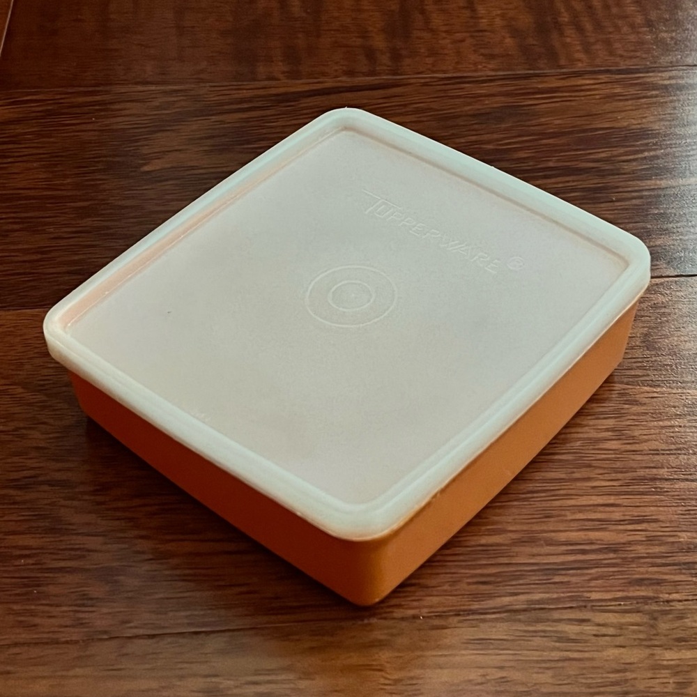Vintage Tupperware Sandwich Keeper With Lid Orange Sandwich Box Container.